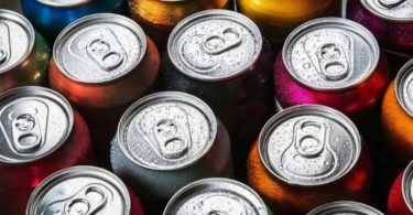 Did you know carbonated drinks are artificially flavoured and carbonated beverages made from water, sugar, and additives? Fruit drinks are instead made from natural fruits or fruit juices.