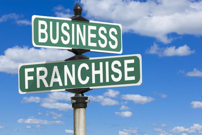 It is wonderful to move from a worker to a proprietor. Hence if you are beginning a small enterprise pendant upon trading items of a big firm, there are two patterns of doing it. You may acquire a license to trade the items or services, or you turn out to become the firm's franchise. It isn't straightforward since the two phrases are almost identical, and you never offered a second opinion. Still, presently, the individual is required to choose between the two. Franchising and licensing are two business notions with big firms that developed during the 80s and have become well-known and conventional.