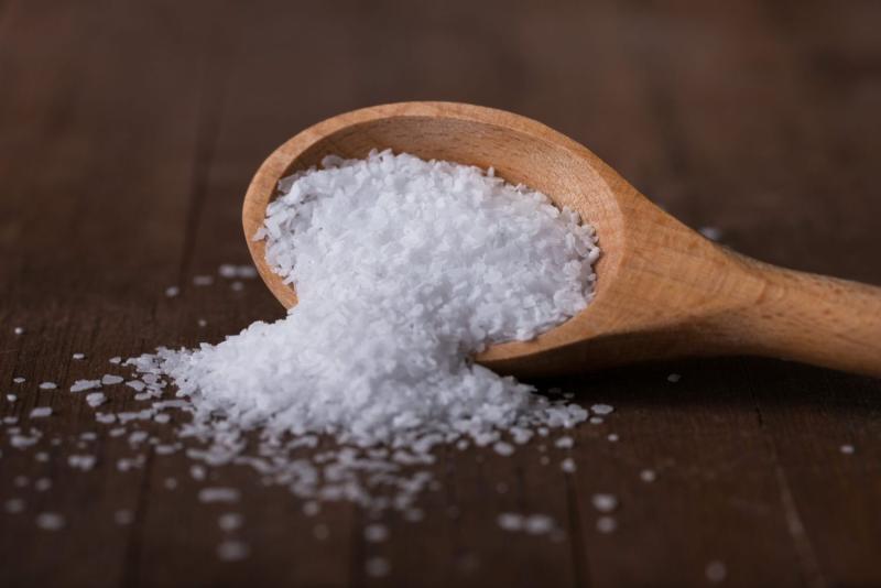 We can scrutinize several differences between kosher salt and sea salt, starting from the scope of the salt granules. Before we get to that, the title, or grade of salt, does it produce any dissimilarity to a cook as far as putting saltiness to the formula in the desired amount? If the salt dissolute instantly and doe not change the taste of the procedure, no individual cares. Hence, some cooks are selective and possess choices since they like to have the same thickness and feel.