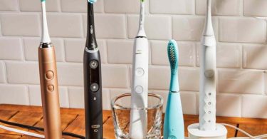 Difference Between Manual Toothbrush and Electronic Toothbrush