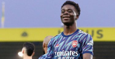 Bukayo Saka is an English professional footballer who plays on the left wing for the national team and on the right wing for Arsenal in the Premier League.9