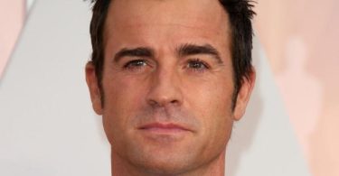 Justin Theroux is an actor from the United States who works in movies and on TV. Justin Theroux was born on August 10, 1971, and his full name is Justin Paul Theroux.