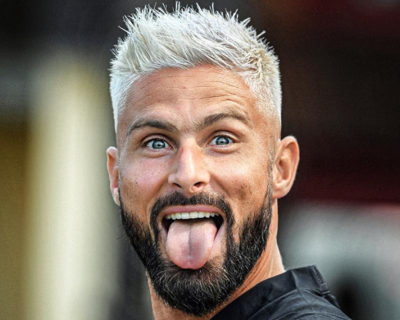 Oliver Giroud is a professional football player from France. His current teams include AC Milan of Serie A and the French national team. Olivier Jonathan Giroud is his full name.