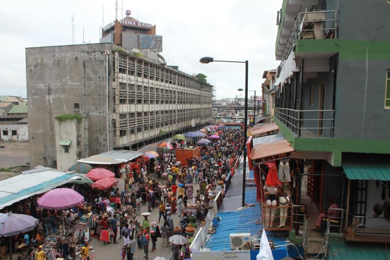 Balogun Market is an enormous and bustling marketplace on Lagos Island in Lagos, Nigeria. One of the busiest and largest in all of West Africa, it is famous for selling everything from textiles to clothing, shoes, jewellery, accessories, and groceries. This vibrant marketplace displays the industriousness and cultural diversity of Nigeria.